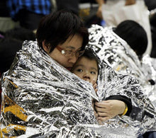 Load image into Gallery viewer, Human Body Hypothermia Lifesaving Emergency Blanket In Outdoor Field
