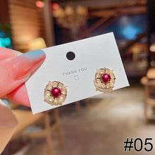 Load image into Gallery viewer, 1 Pair Women Simple Silver Needle Zircon Flower And Pearl Stud Fashion Jewelry Eardrop Earrings

