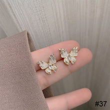 Load image into Gallery viewer, Versatile Niche Earrings Fashion Delicate Alloy Ear Studs Zircon Pearl Earrings Women Jewelry Accessories
