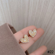 Load image into Gallery viewer, Versatile Niche Earrings Fashion Delicate Alloy Ear Studs Zircon Pearl Earrings Women Jewelry Accessories
