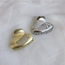 Load image into Gallery viewer, Personalized Creative Hairpin Hair Claw Clip Alloy Headwear Hair Accessory Trendy Hollow Hair Clip for Women
