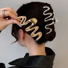 Load image into Gallery viewer, Women Alloy Wave Hair Claw Clip Hairpin Exquisite Trendy Geometric Hair Clip Headwear Hair Accessory
