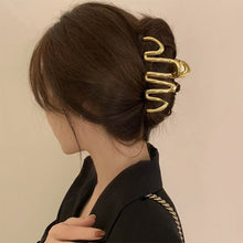 Load image into Gallery viewer, Women Alloy Wave Hair Claw Clip Hairpin Exquisite Trendy Geometric Hair Clip Headwear Hair Accessory
