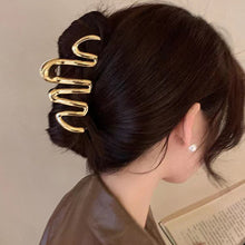 Load image into Gallery viewer, Women Alloy Wave Hair Claw Clip Hairpin Exquisite Trendy Geometric Hair Clip Headwear Hair Accessory
