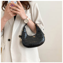 Load image into Gallery viewer, Women Fashion Retro Underarm Bag Shoulder Bag Simple Solid Color PU Leather Zipper Crescent Bag Handbag
