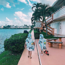 Load image into Gallery viewer, Printed Hooded Beach Towel For Adults Child Quick Dry Swimming Pool Poncho Bath Towel With Cloak Bathrobe
