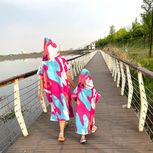 Load image into Gallery viewer, Printed Hooded Beach Towel For Adults Child Quick Dry Swimming Pool Poncho Bath Towel With Cloak Bathrobe
