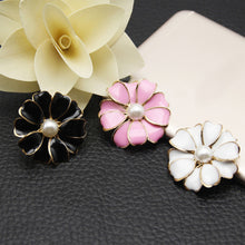 Load image into Gallery viewer, Diamond Flower Car Air Conditioner Vent Daisy Perfume Clip Exquisite Decoration Car Air Outlet Fragrant Perfume Clip
