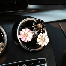Load image into Gallery viewer, Diamond Flower Car Air Conditioner Vent Daisy Perfume Clip Exquisite Decoration Car Air Outlet Fragrant Perfume Clip
