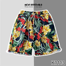 Load image into Gallery viewer, Summer Seaside Vacation Floral Shorts Men's Five-quarter Pants Casual Large Size Hawaiian Shorts Loose Beach Pants - Leaf Style
