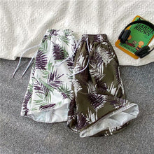 Load image into Gallery viewer, Summer Seaside Vacation Floral Shorts Men's Five-quarter Pants Casual Large Size Hawaiian Shorts Loose Beach Pants - Leaf Style
