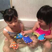 Load image into Gallery viewer, Children's Bathroom Bathing Pool Water Spray Toy Enamelled Fish-Shaped Sea Animal Diving Floating Figure
