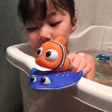 Load image into Gallery viewer, Children's Bathroom Bathing Pool Water Spray Toy Enamelled Fish-Shaped Sea Animal Diving Floating Figure
