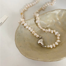 Load image into Gallery viewer, Magnetic Heart Buckle Pearl Necklace Bracelet Fashionable Temperamental Necklace Clavicle Chain Bracelet Jewelry
