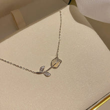 Load image into Gallery viewer, Tulip Flower Pendant Necklace Fashion Creative Flower Necklace Collarbone Chain Jewelry Accessory for Women
