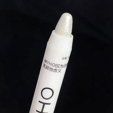 Load image into Gallery viewer, High-gloss Repair Stick Lying Silkworm Shadow Pen Natural Brightening Concealer Three-dimensional Double-eyed Lying Silkworm Pen
