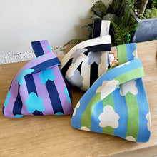Load image into Gallery viewer, Fashion Knitted Bag Striped Flower Handbag Women's Versatile Handheld Casual Bag Box Lunch Bag

