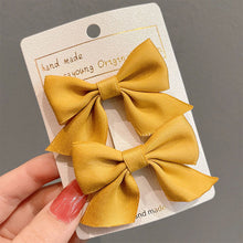 Load image into Gallery viewer, 2pcs/set Children Bowknot Hair Clips Multicolored Cute Fabric Bowknot Hairpin Hair Accessories Headwear
