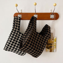 Load image into Gallery viewer, Qianniao Getot Bag Daily Commuter Women's Shoulder Bag Creative Diagonal Handmade Knit Bag Wrist Bag
