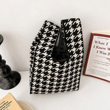 Load image into Gallery viewer, Qianniao Getot Bag Daily Commuter Women's Shoulder Bag Creative Diagonal Handmade Knit Bag Wrist Bag
