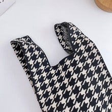 Load image into Gallery viewer, Qianniao Getot Bag Daily Commuter Women's Shoulder Bag Creative Diagonal Handmade Knit Bag Wrist Bag
