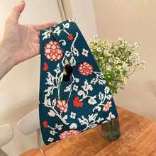 Load image into Gallery viewer, Handmade Knit Handbag Casual Knitted Bag Girls' Floral Color Matching Knitting Wrist-bag Female Tote Bag Women Reusable Shopping Bags
