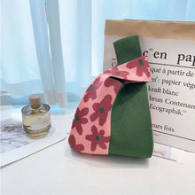 Load image into Gallery viewer, Spliced Color Flower Knitted Bag Simple Versatile Knitted Shoulder Bag Handbag Women Daily Portable Handbag
