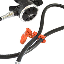Load image into Gallery viewer, 1PC Diving Spare Two Level Head Quick Release Bcd Breathing Regulator Clamp Low Pressure Pipe Clamp Fixed Hook Diving Accessories

