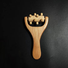 Load image into Gallery viewer, Wooden Body Roller Massager Therapy Massage Tool Foot Face Shoulder Neck Hand Push Roller Massager Body Soothing Massage Tool
