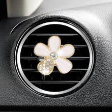 Load image into Gallery viewer, 3Pcs/Set Car Air Outlet Vent Perfume Clips Freshener Air Conditioning Aromatherapy Small Daisy Interior Decoration Supplies
