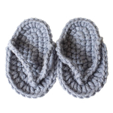 Load image into Gallery viewer, New Born Photography Props Baby Slippers Baby Photo Props Hand Crochet Shoes Newborn Fotografia Baby Photography Accessories
