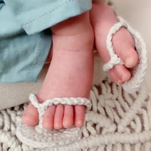 Load image into Gallery viewer, New Born Photography Props Baby Slippers Baby Photo Props Hand Crochet Shoes Newborn Fotografia Baby Photography Accessories
