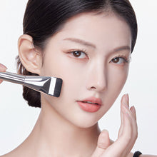 Load image into Gallery viewer, Ultra Thin Straight Line Foundation Make-up Brush Soft Delicate Skin-friendly Flat Head Makeup Brush Makeup Tool
