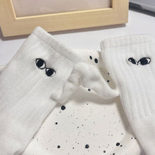 Load image into Gallery viewer, 1 Pair Fashion Funny Creative Magnetic Attraction Hands Black White Cartoon Eyes Couples Socks Celebrity Couple Socks
