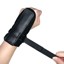 Load image into Gallery viewer, 1PC Golf Wrist Fixer Beginner Swing Posture Motion Corrector Prevents Wrist Turning Over Golf Supplies
