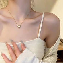Load image into Gallery viewer, Gold Heart-shaped Pendant Necklace Niche Fashionable Alloy Collar Chain Necklace Women Versatile Simple Jewelry
