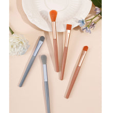 Load image into Gallery viewer, 3pcs/set Portable Makeup Brushes Skin Friendly Soft Blusher Brush Eyeshadow Brush Halo Brush Makeup Brushes Makeup Tools
