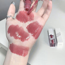 Load image into Gallery viewer, Lip Oil Transparent Lip Gloss Moisturizing Lip Balm Primer Colorless Lip Gloss Lipstick Base Fragrance Non-sticky Lip Gloss
