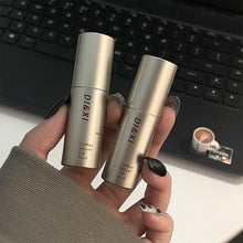 Load image into Gallery viewer, Red Matte Velvet Lip Gloss Liquid Non-stick Lipstick Lasting Elegant Mud Lip Mousse Cup Lip Tint Clay Makeup Cosmetics

