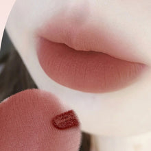 Load image into Gallery viewer, Game Color Matte Lip Glaze Not Easy To Stick To Cup Lip Glaze Natural Non Sticky Matte Velvet Lip Mud Women Cosmetics Lip Gloss
