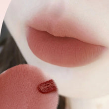Load image into Gallery viewer, Game Color Matte Lip Glaze Not Easy To Stick To Cup Lip Glaze Natural Non Sticky Matte Velvet Lip Mud Women Cosmetics Lip Gloss
