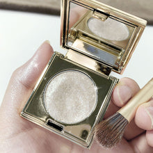 Load image into Gallery viewer, Vitality Highlighter Monochrome Highlight Powder Pearl Powder Waterproof Sweat-proof Daisy Highlighter Face Makeup Women Cosmetics
