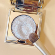 Load image into Gallery viewer, Vitality Highlighter Monochrome Highlight Powder Pearl Powder Waterproof Sweat-proof Daisy Highlighter Face Makeup Women Cosmetics
