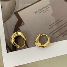 Load image into Gallery viewer, 2024 New Classic Copper Alloy Smooth Metal Hoop Earrings For Woman Fashion Korean Jewelry Temperament Girl's Daily Wear earrings
