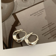 Load image into Gallery viewer, 2024 New Classic Copper Alloy Smooth Metal Hoop Earrings For Woman Fashion Korean Jewelry Temperament Girl's Daily Wear earrings
