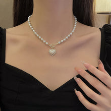 Load image into Gallery viewer, Fashion Imitation Pearls Collar Vinatge ABS Pearl Pendant Necklace For Women Simple OT Buckle Clavicle Chain Party Jewelry
