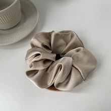 Load image into Gallery viewer, New Korean Simple Pure Color Hair Band Elastic Band Real Silk Headwear Women's Sweet Ponytail Elastic Band Hair Accessories
