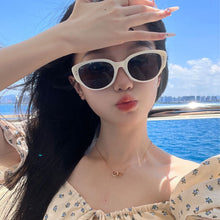 Load image into Gallery viewer, Individuality Simple Oval Sungalsses Women Men Vintage Retro Black Sun Glasses Female Fashion Classic Small Frame Shades
