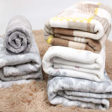 Load image into Gallery viewer, Soft Pet Dog Blanket Thicken Dog Mat Warm Flannel Dog Cat Bed Pet House Double Sided Dog Nest Mat

