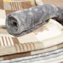 Load image into Gallery viewer, Soft Pet Dog Blanket Thicken Dog Mat Warm Flannel Dog Cat Bed Pet House Double Sided Dog Nest Mat
